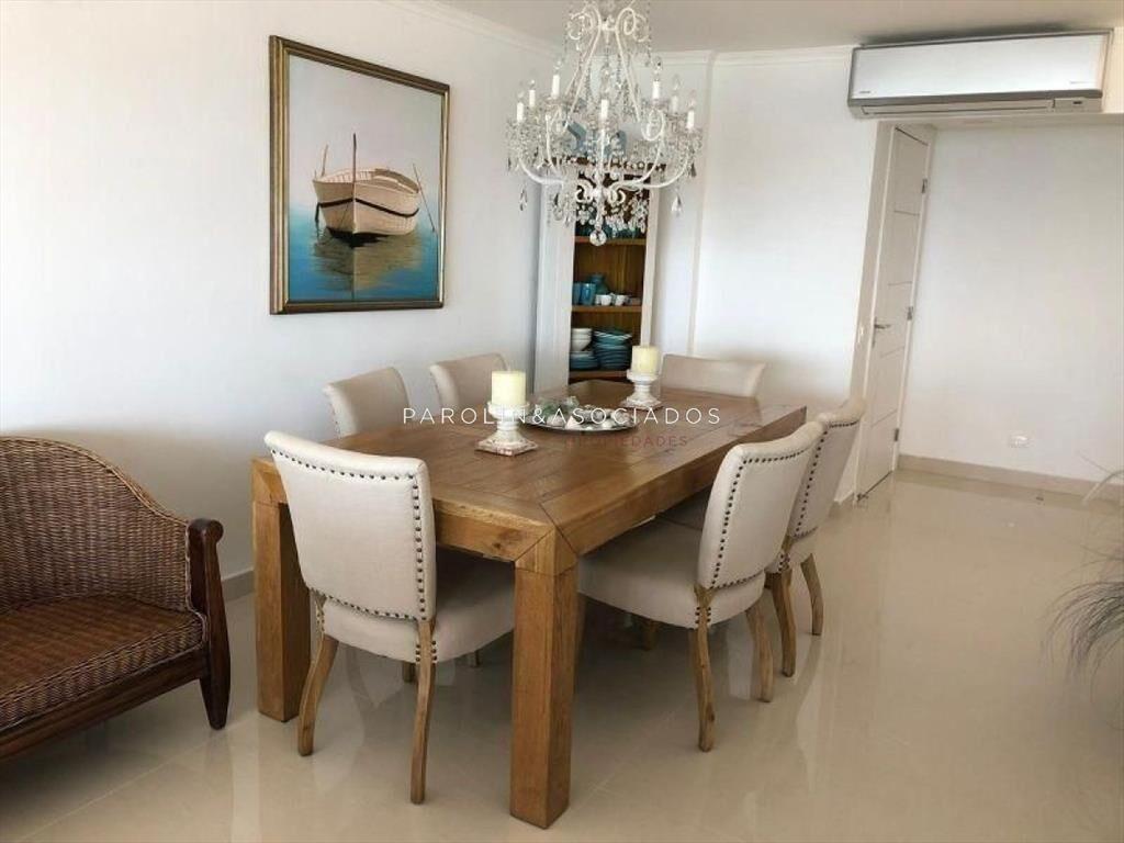 Apartamento de 3 dormitorios en Miami Boulevard,