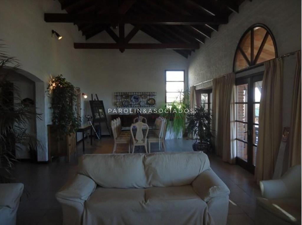 Venta de hermosa casa de 4 dormitorios en Punta Ballena