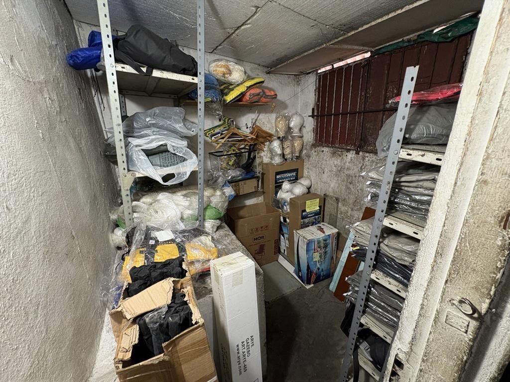 Venta de padron unico con tres locales comerciales CON RENTA