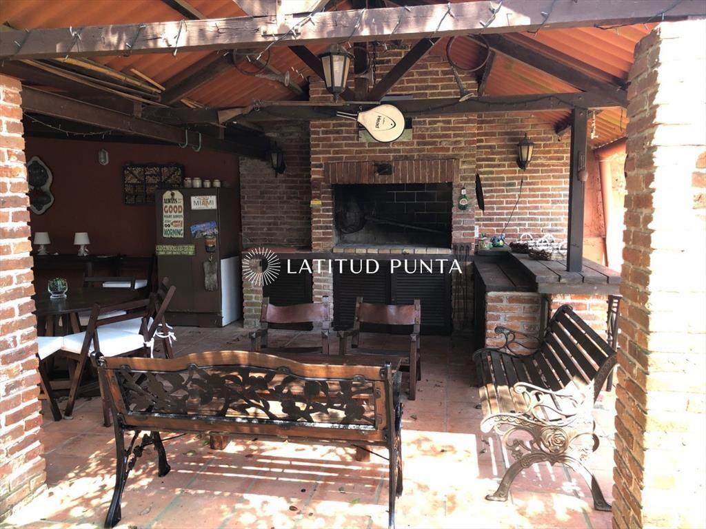Casa en Mansa, 6 dormitorios más dependencia,