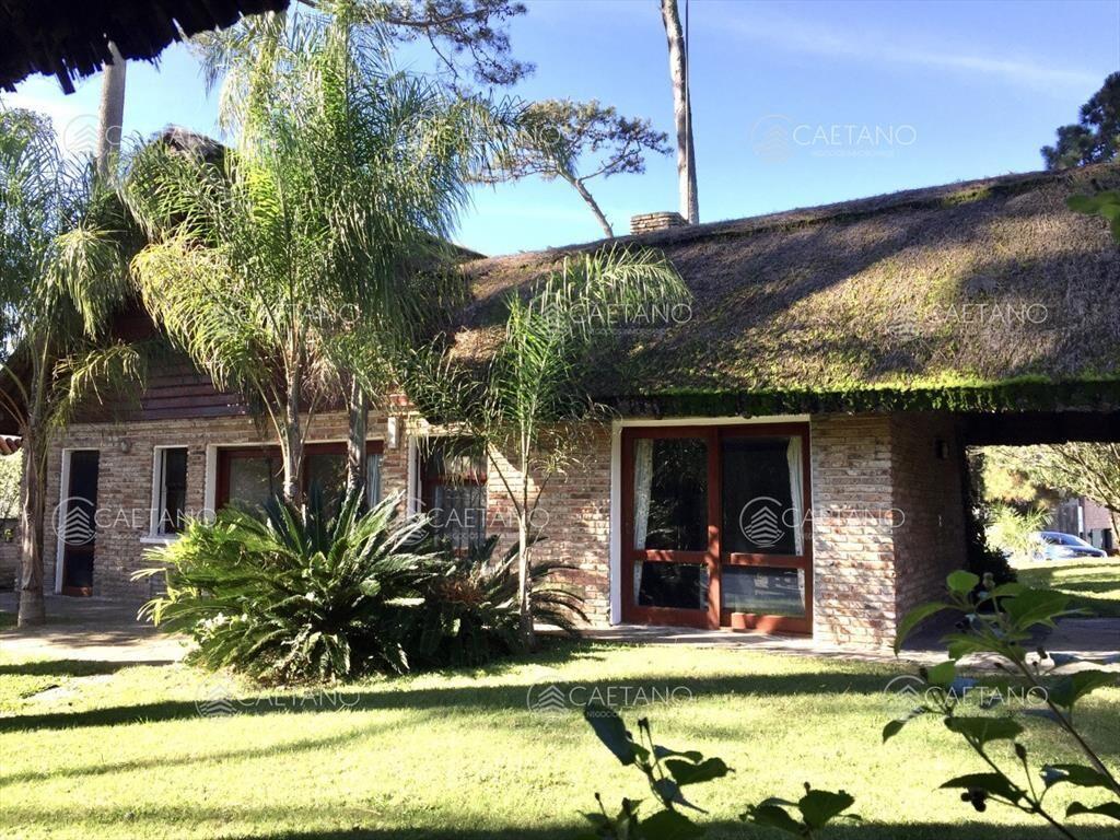 Casa en Pinares 3 dormitorios con piscina y