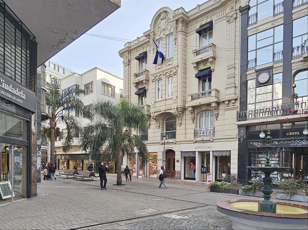ALQUILER-OFICINA- CIUDAD VIEJA - PARA ENTRAR