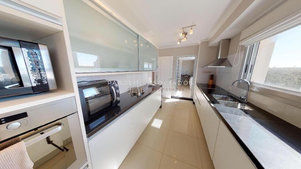 Excelente apartamento en venta en Torre Lobos,