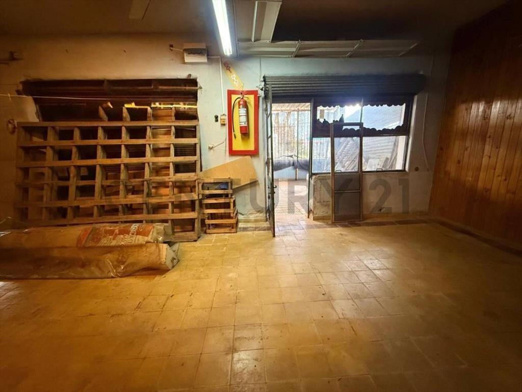 Alquiler amplio local Comercial al frente en Las Acacias ...