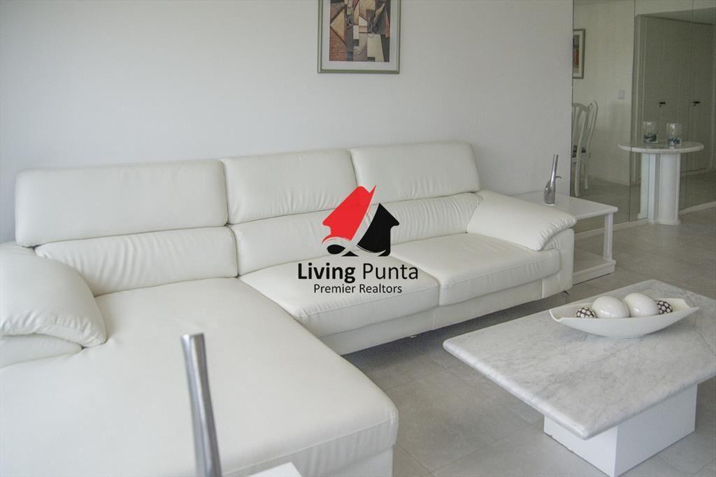 Vende apartamento de 2 dormitorios y medio en del