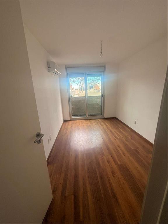 Apartamento en alquiler 2 dormitorios y balcón al frente, a