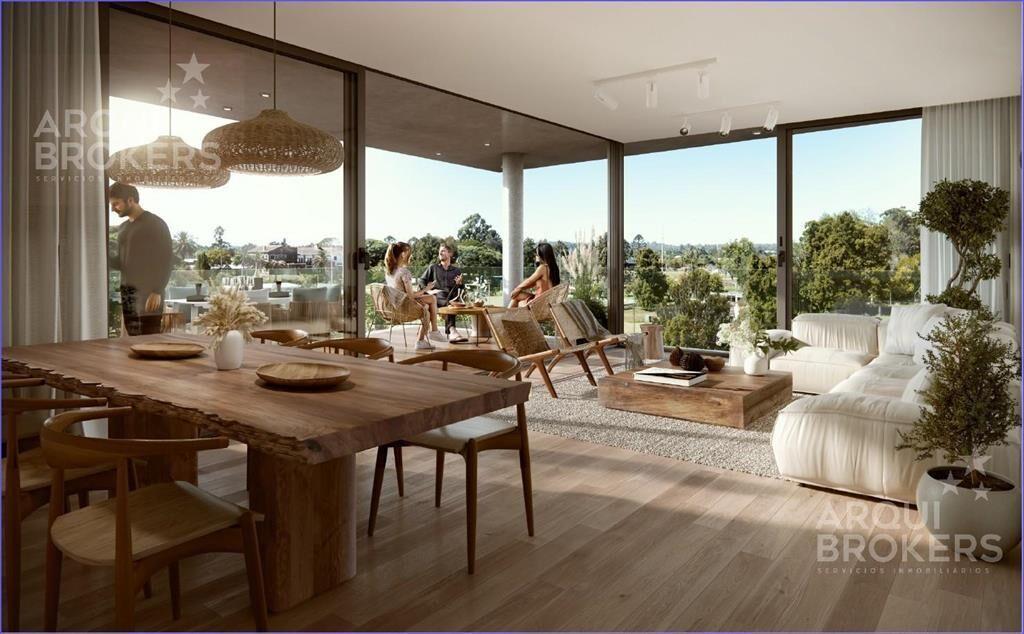 Apartamento de tres dormitorios en venta en Carrasco - 304