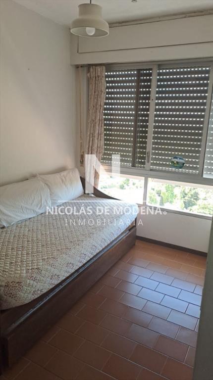 Vende apartamento de 2 dormitorios más servicio