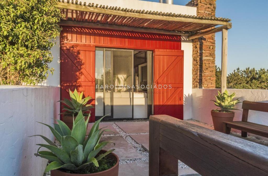 Casa en Venta de 4 Dormitorios en Village del