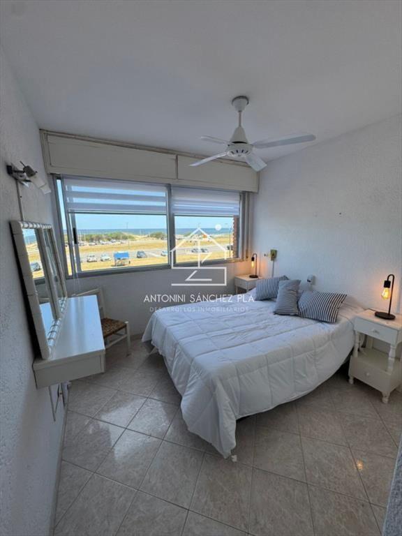 Apartamento de 2 domritorios en venta, 1ra linea