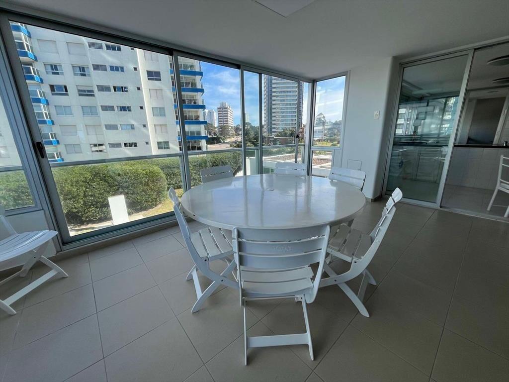 Alquiler de apto de 3 dorm + dependencia en brava