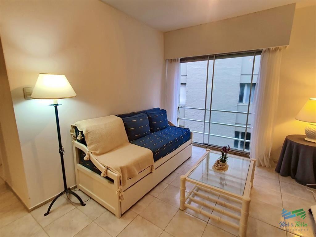 Alquilo apartamento 1 dormitorio en Peninsula frente a la r