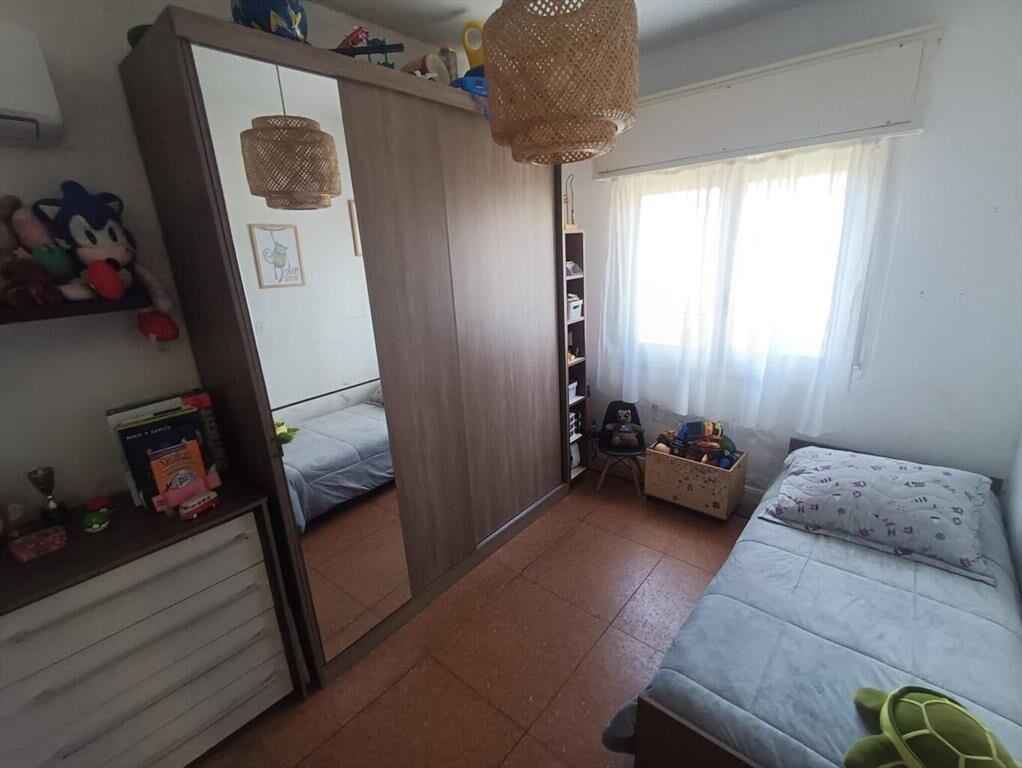 Casa esquina, punto barrial, gran jardín, muy buen estado,
