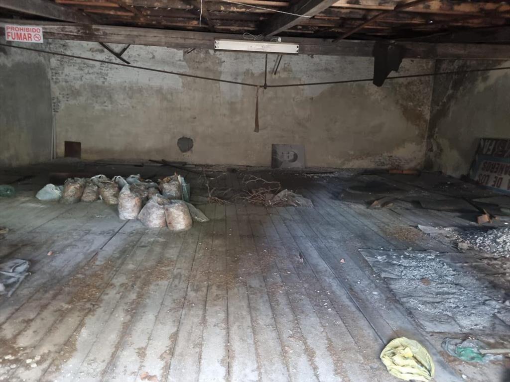 Local -local - Gral Flores y Berthelot , 500 m2 , 10 mts de