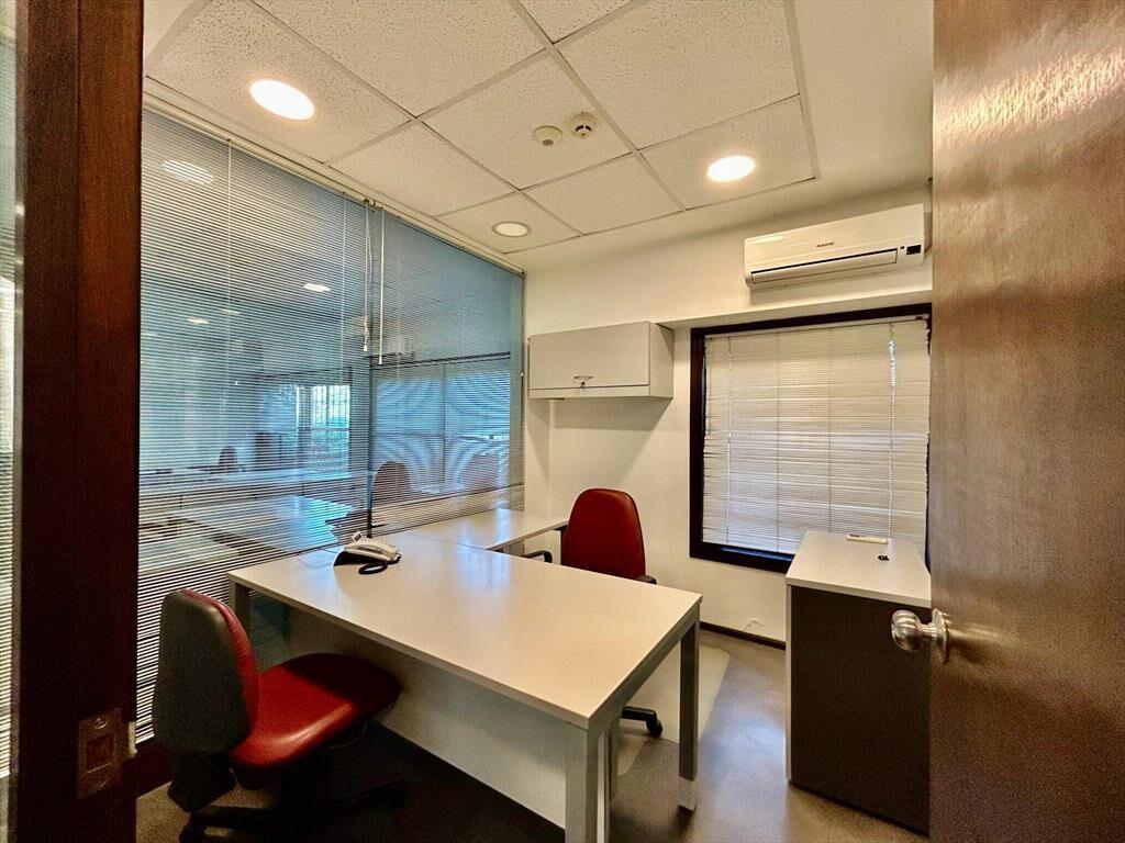 Venta de casa para oficinas en importante esquina de Carrasc