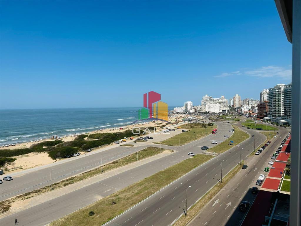 Apartamento de 3 dormitorios en venta en Punta del Este