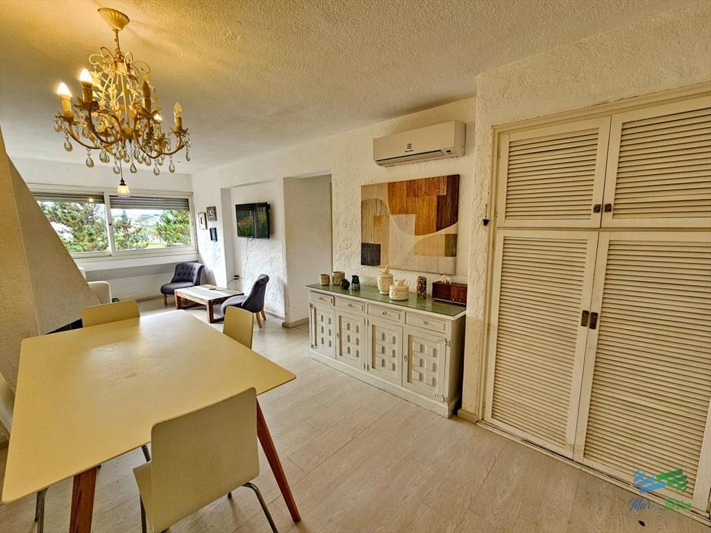 En venta apartamento 2 dormitorios con vista parcial a play