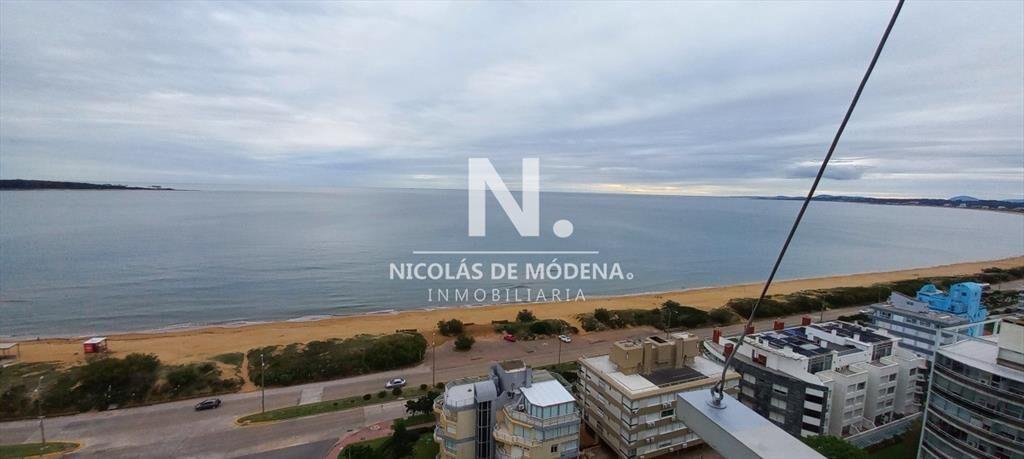 Apartamento de 3 dormitorios frente al mar en , ,