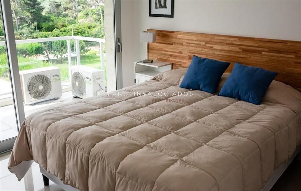 Apartamento en venta de 3 dormitorios con vista