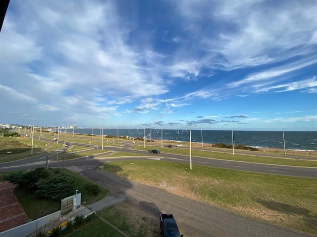 Apto con vista a la playa Mansa, con estufa a y