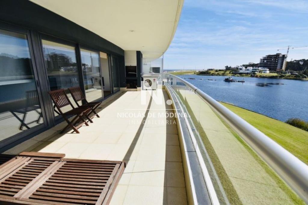 Venta de Apartamento de 3 dormitorios en Playa