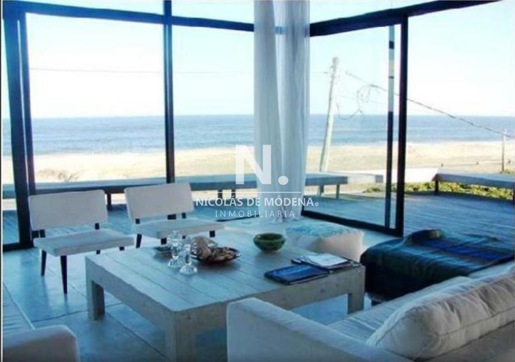 Excelente casa Ubicada en El Chorro frente al