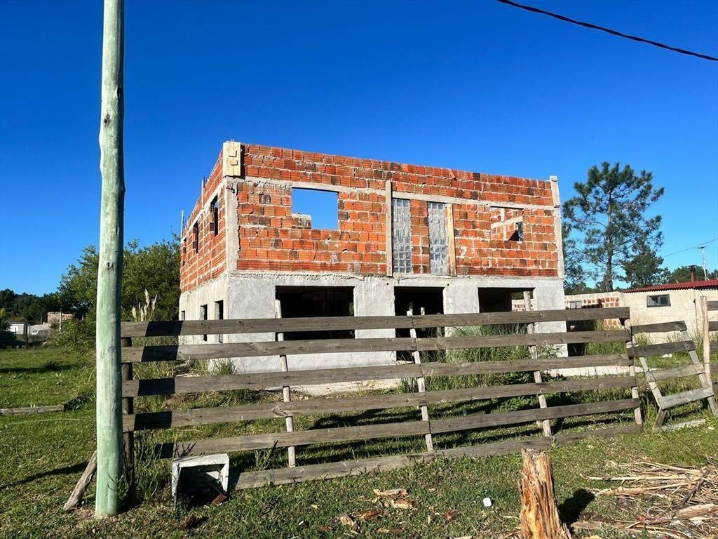 VENTA TERRENO CON CASA A TERMINAR PINAMAR NORTE