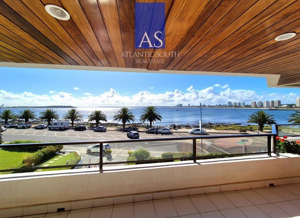 Apartamento 3 dormitorios + dependencia frente al