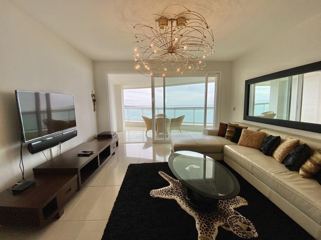 ALQUILER ANUAL APARTAMENTO 3 SUITES EN AQUARELA PUNTA DEL E