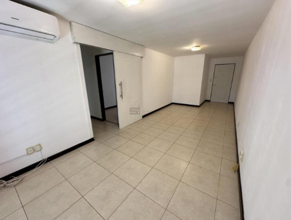 Venta con Renta Apartamento tres dormitorios dos baños balc