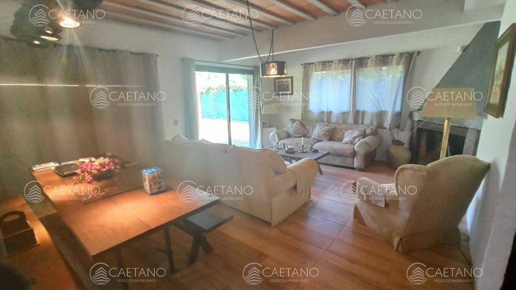 Casa ubicada a pasos de Avenida Córdoba en - del