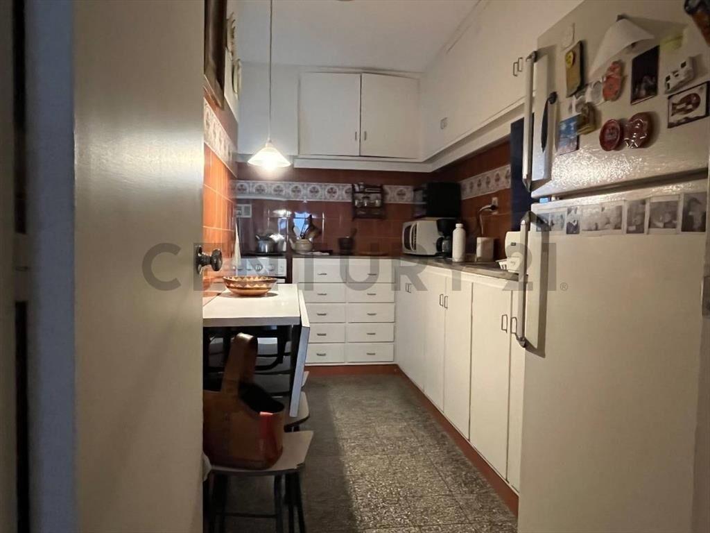 Venta de apartamento al frente Pocitos Nuevo,3 dorm, garage,
