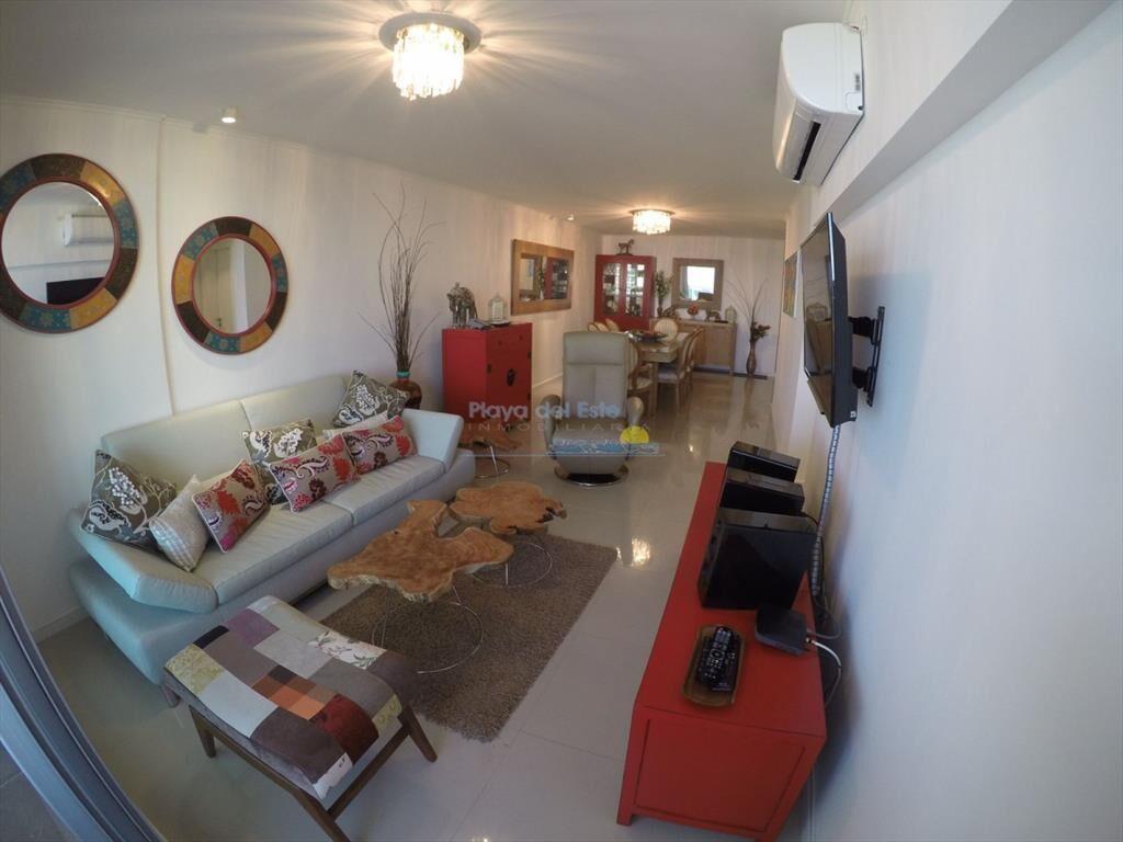 Apartamento en alquiler de 3 dormitorios en Punta