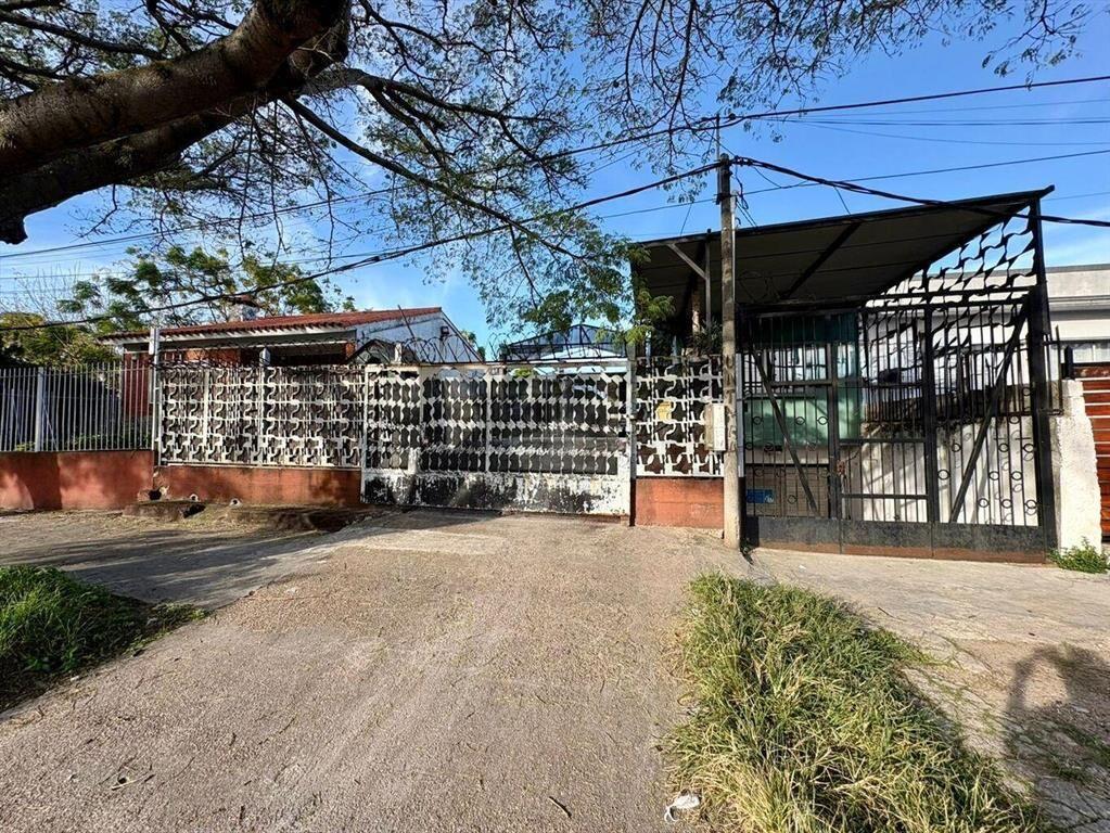 Venta apatamento y galpón, Cerro.
