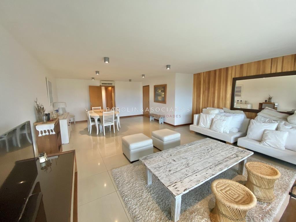 Apartamento en venta de 3 dormitorios en Playa