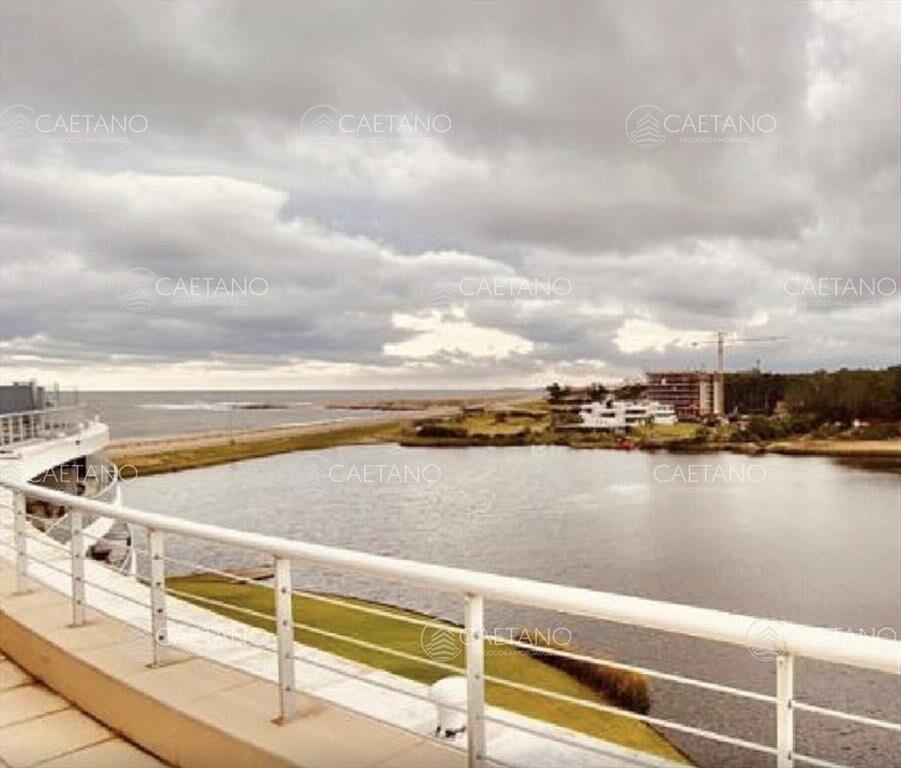 Apartamento Penthouse en Venta Con VIsta Tres