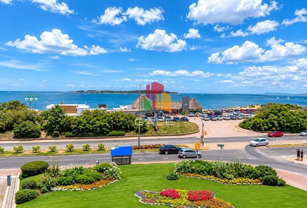 Departamento de 3 dormitorios en venta en Coral