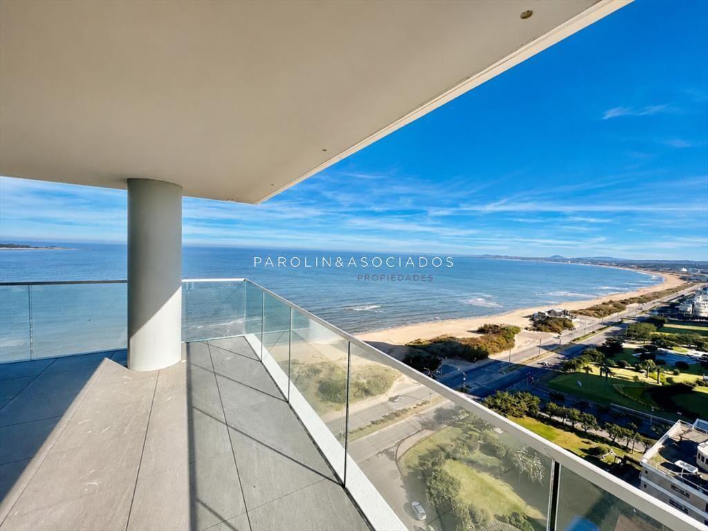 Apartamento de 4 dormitorios frente al mar en del
