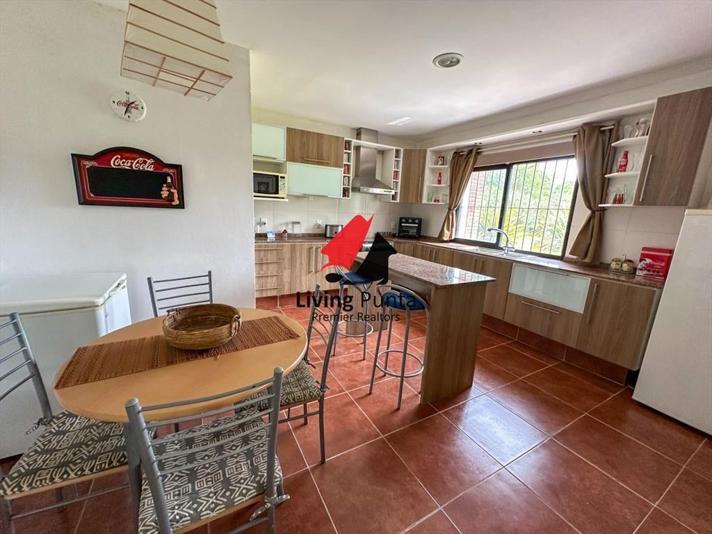 Hermosa casa en barrio Residencial de Punta del Este a paso