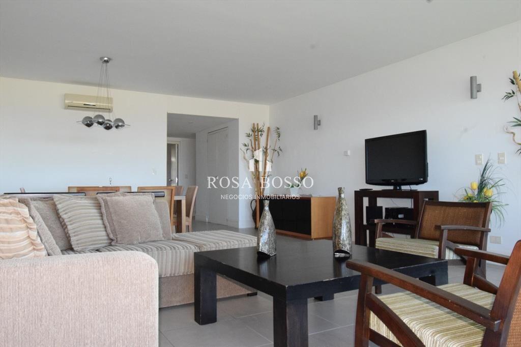 Apartamento en Brava, 3 dormitorios *