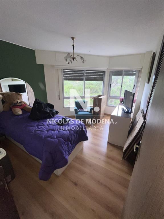 Vende apartamento de 3 dormitorios en Punta del