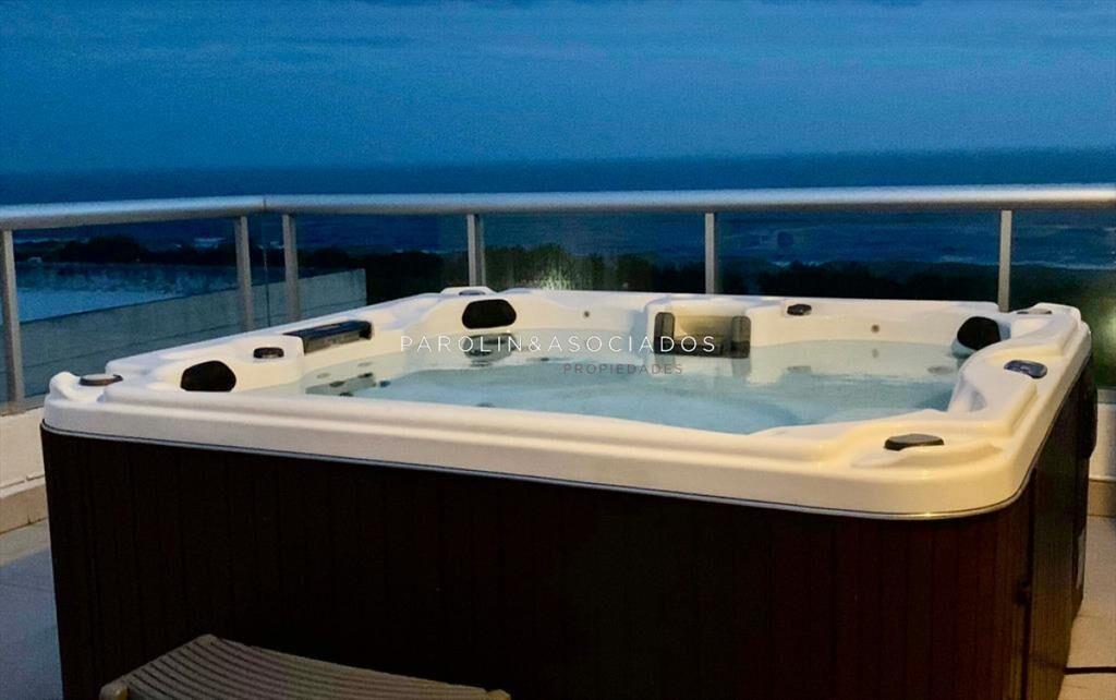 Espectacular apartamento en venta frente al mar
