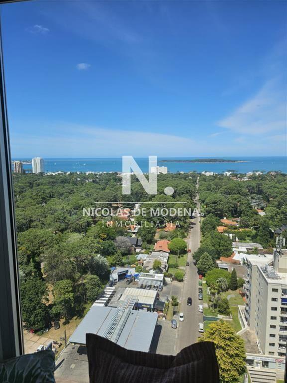 Vende departamento Penthouse de 4 dormitorios en