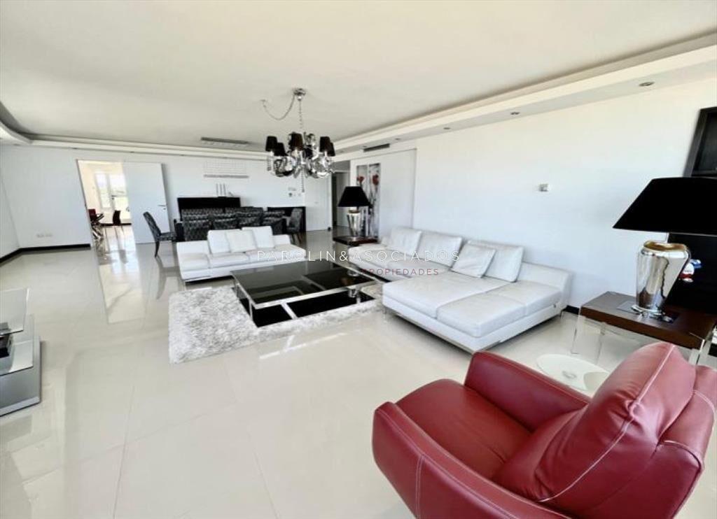Apartamento en venta de 3 dormitorios en Tiburón