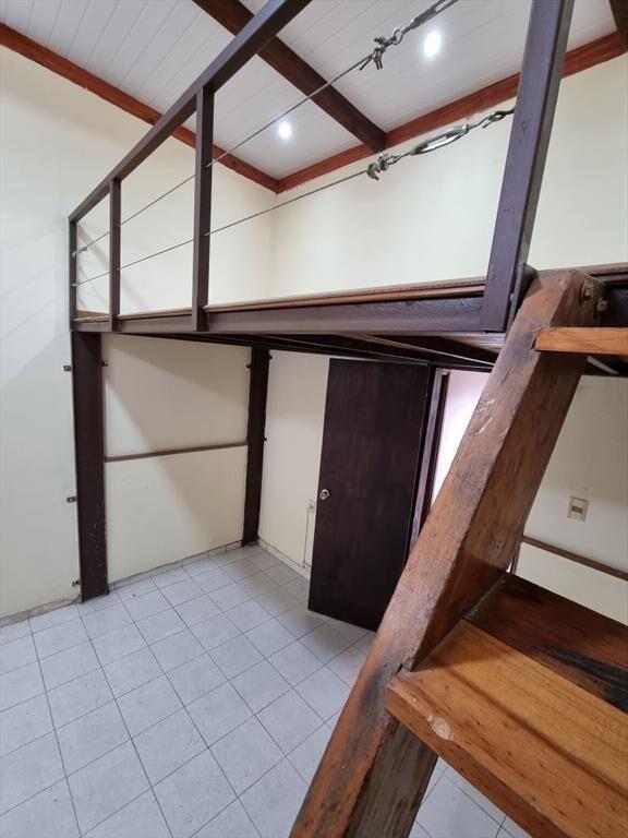 Venta De Casa Con Cochera Jardín y Parrillero