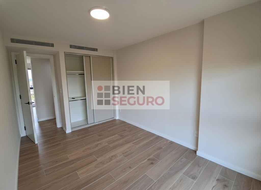 Penthouse de 3 dormitorios en alquiler en Carrasco Norte. C