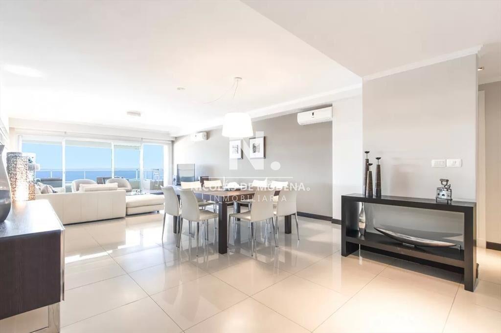 Se vende departamento de 3 dormitorios en la Brava- Punta d