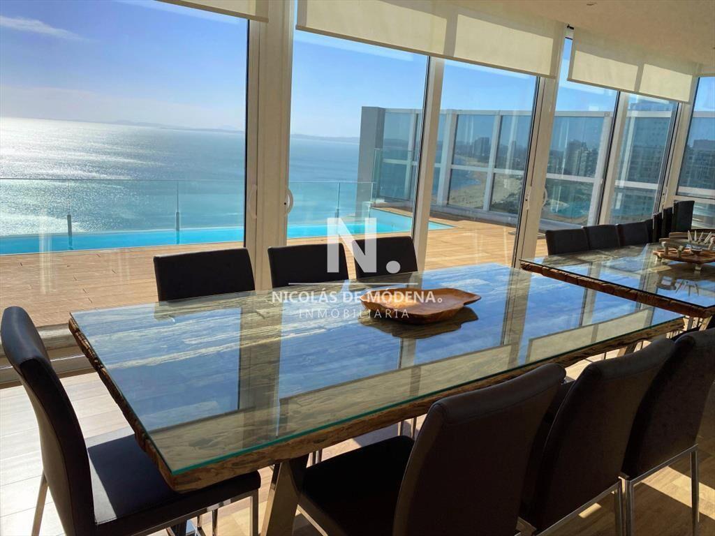 En venta impecable apartamento Penthouse frente