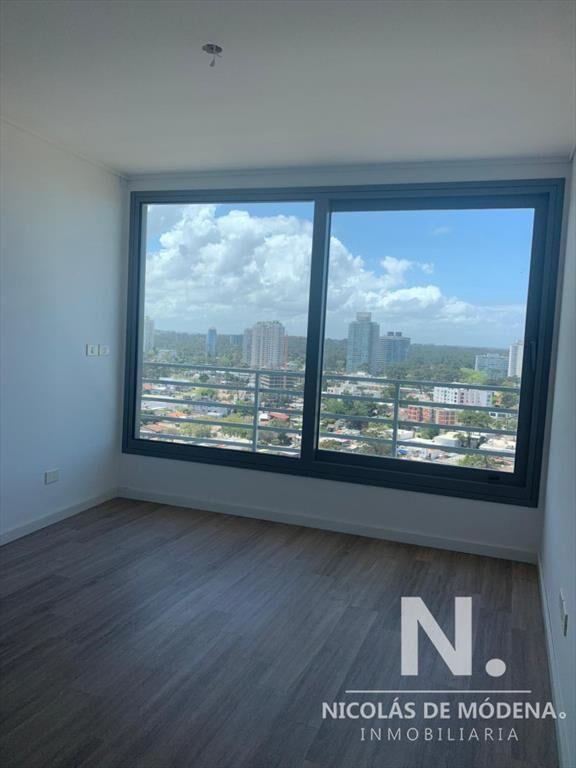 Apartamento de dos Dormitorios con Vista al Mar en Venta Al