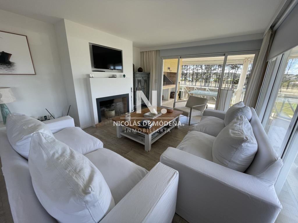 Apartamento de 3 dormitorios con vista al mar , en Brava Pu